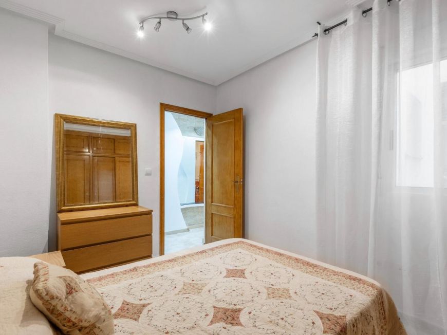 Španělsko Fabulous 2 bedroom + 1 bathroom apartment + pool in Parque de las Naciones