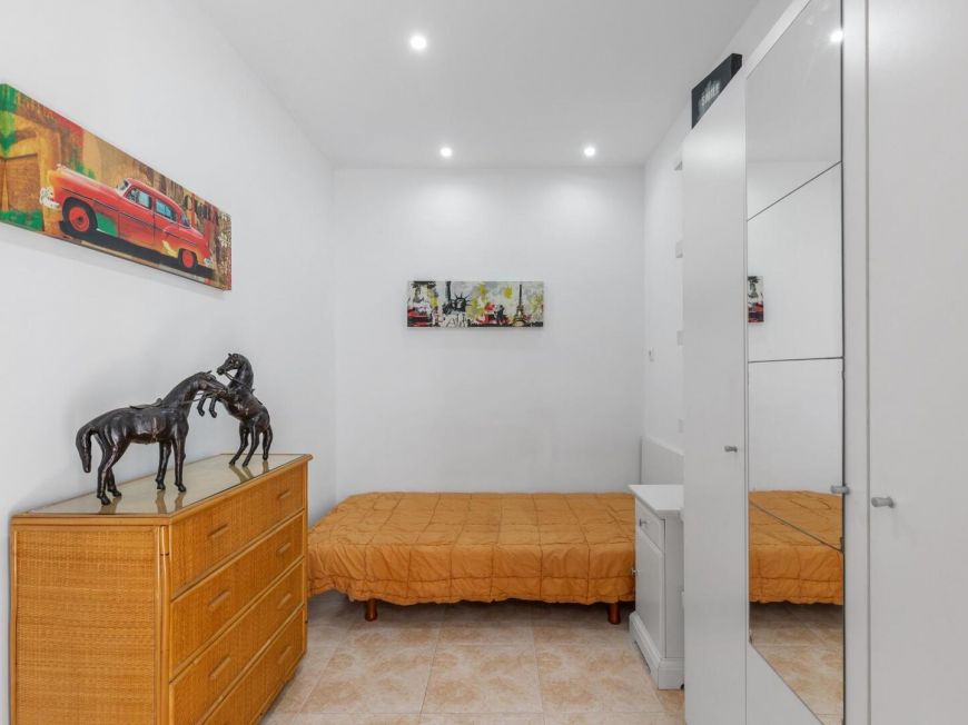 Španělsko Fabulous 2 bedroom + 1 bathroom apartment + pool in Parque de las Naciones