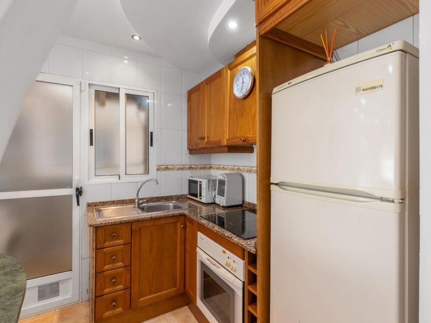 Španělsko Fabulous 2 bedroom + 1 bathroom apartment + pool in Parque de las Naciones