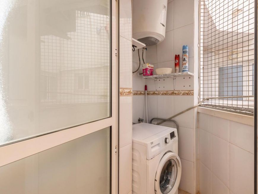 Španělsko Fabulous 2 bedroom + 1 bathroom apartment + pool in Parque de las Naciones