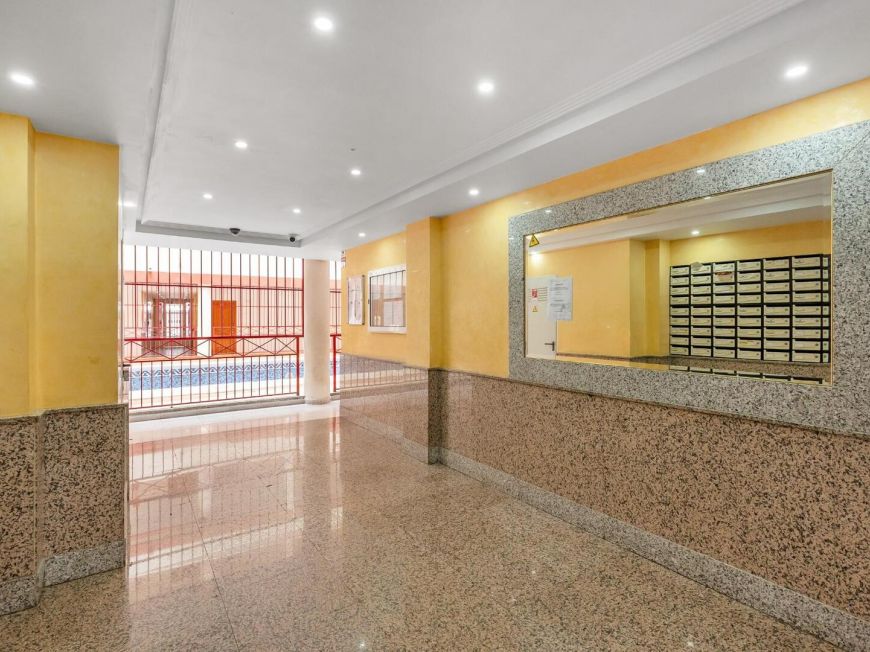 Španělsko Fabulous 2 bedroom + 1 bathroom apartment + pool in Parque de las Naciones