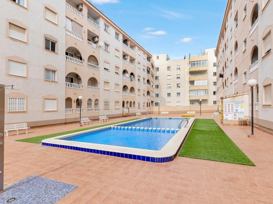 Španělsko Two bedroom opportunity with pool