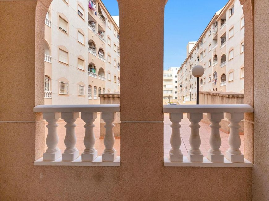 Španělsko Two bedroom opportunity with pool