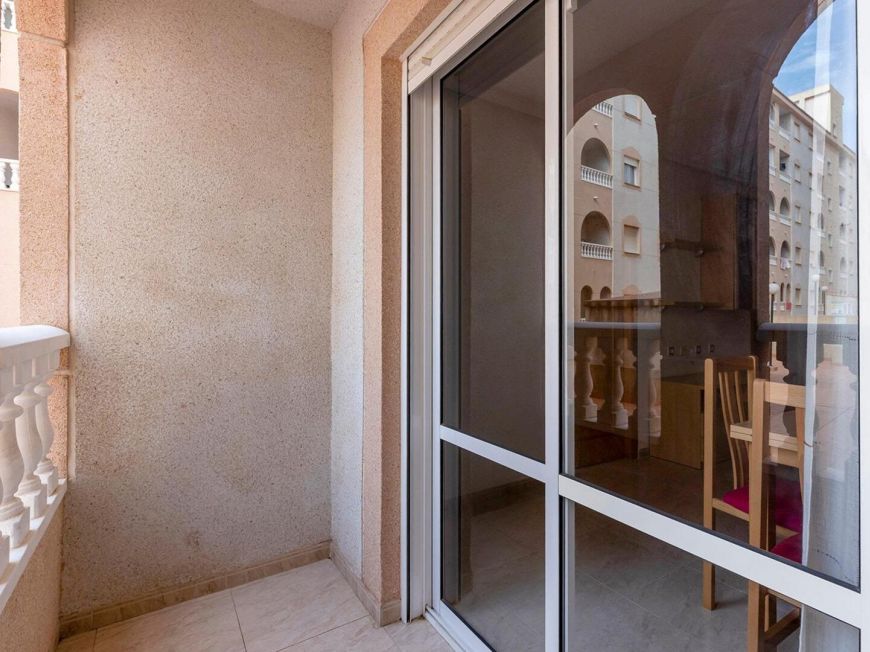 Španělsko Two bedroom opportunity with pool