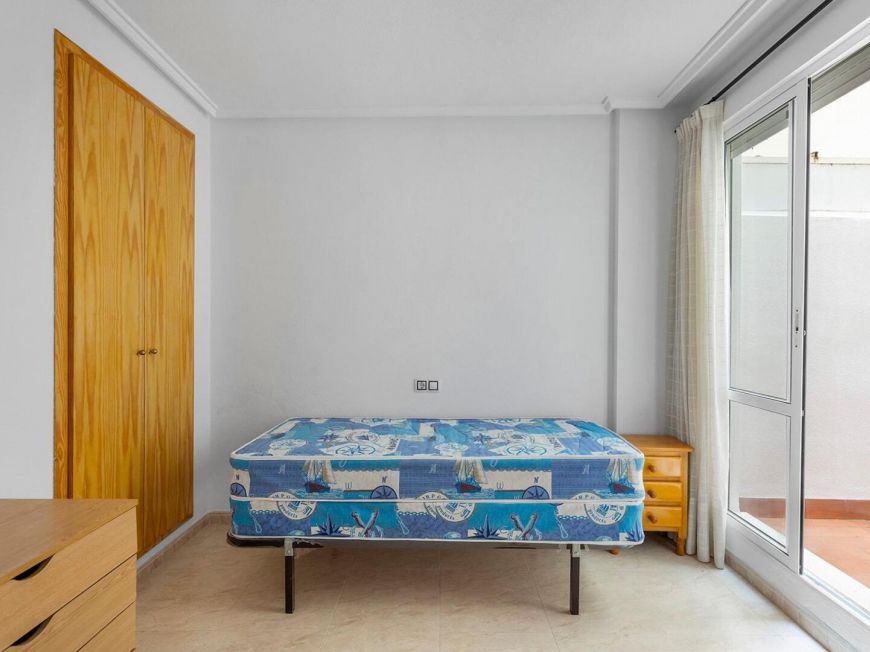 Španělsko Two bedroom opportunity with pool