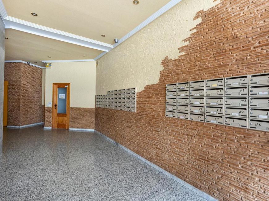 Španělsko Two bedroom opportunity with pool