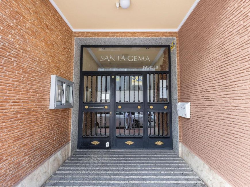 Španělsko Two bedroom opportunity with pool