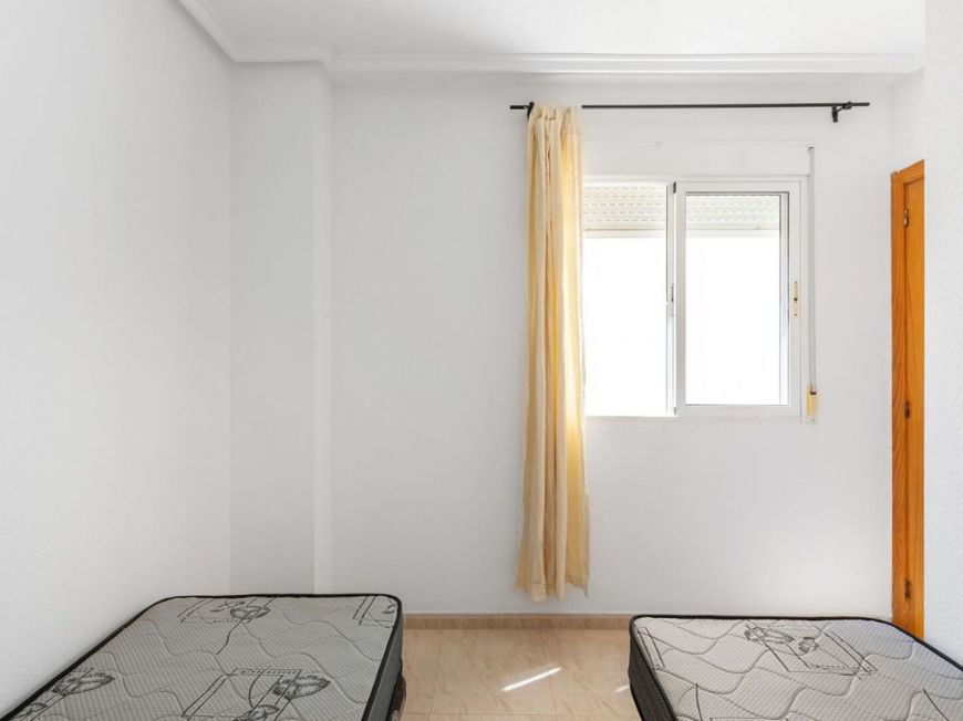 Španělsko Opportunity for two central bedrooms