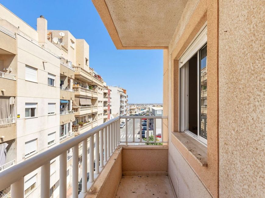 Španělsko Opportunity for two central bedrooms