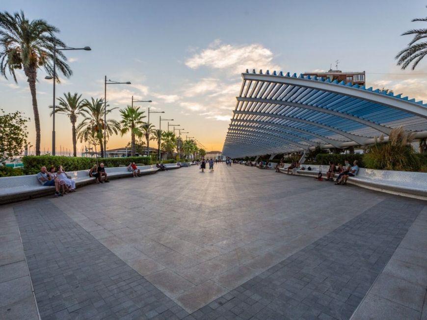 Španělsko Opportunity for two central bedrooms