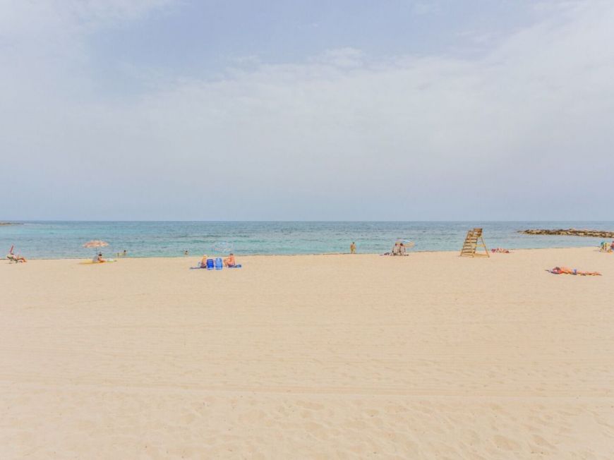 Španělsko Opportunity for two central bedrooms