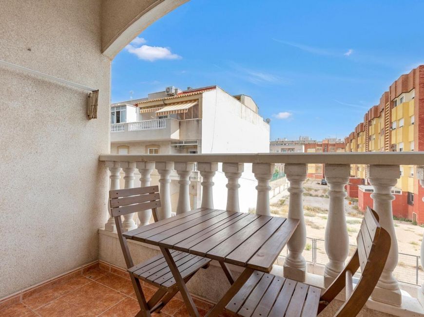 Испания 2 bedroom opportunity with pool