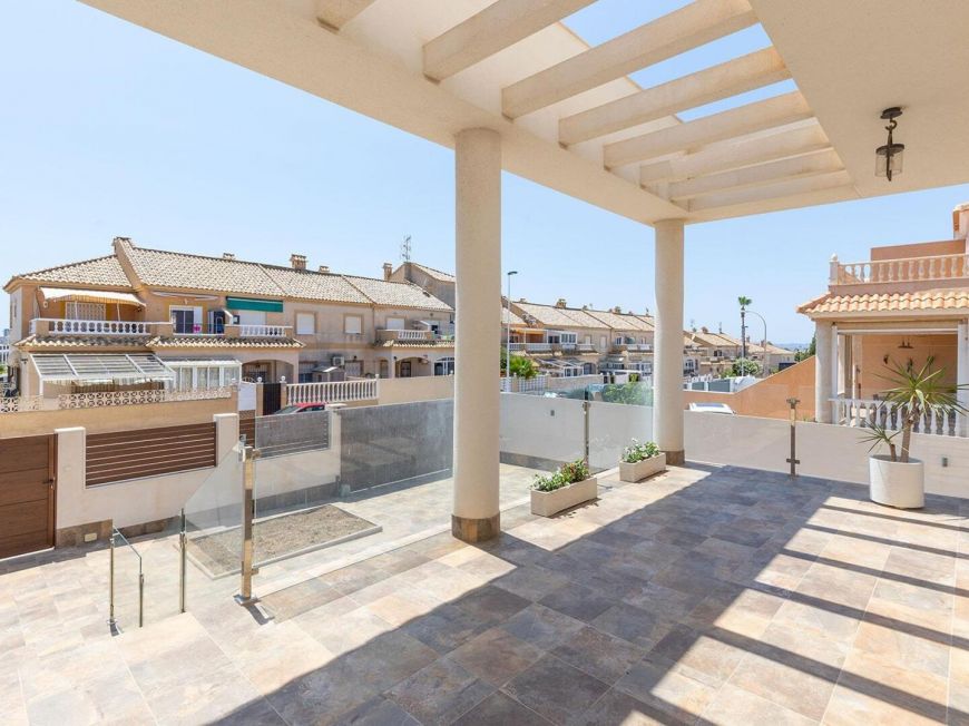 Španělsko Renovated Villa Opportunity in Aguas Nuevas