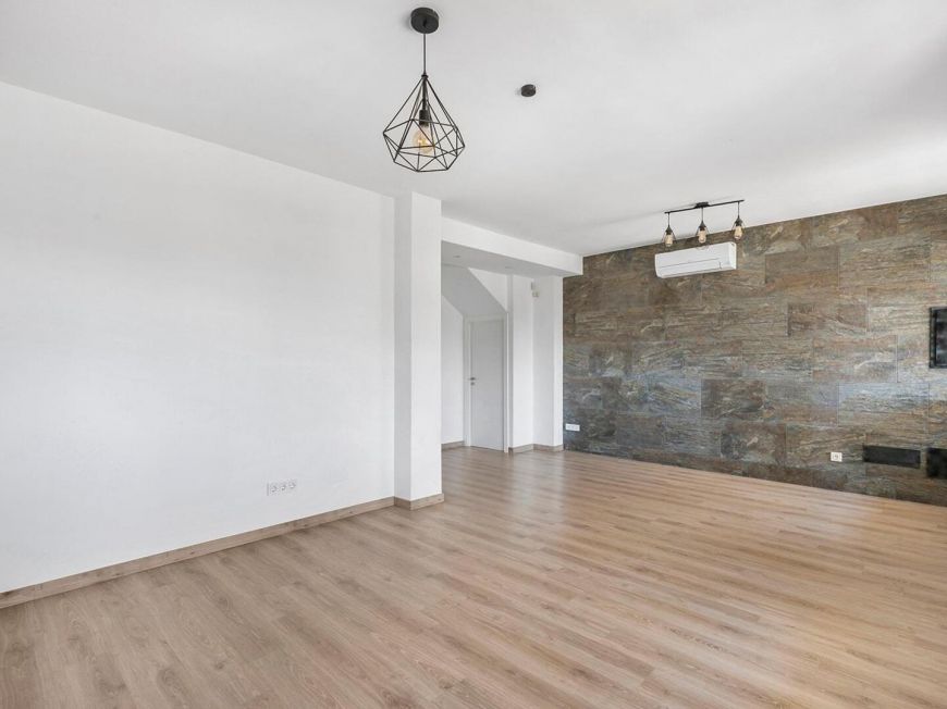 Španělsko Renovated Villa Opportunity in Aguas Nuevas