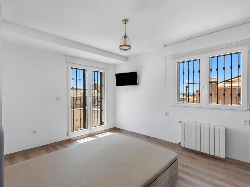 Španělsko Renovated Villa Opportunity in Aguas Nuevas