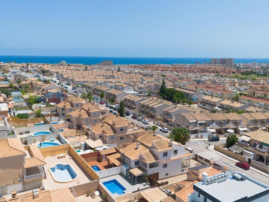 Španělsko Renovated Villa Opportunity in Aguas Nuevas