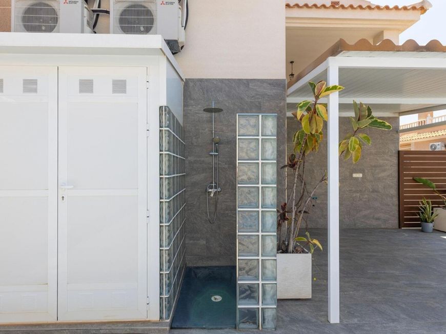 Španělsko Renovated Villa Opportunity in Aguas Nuevas