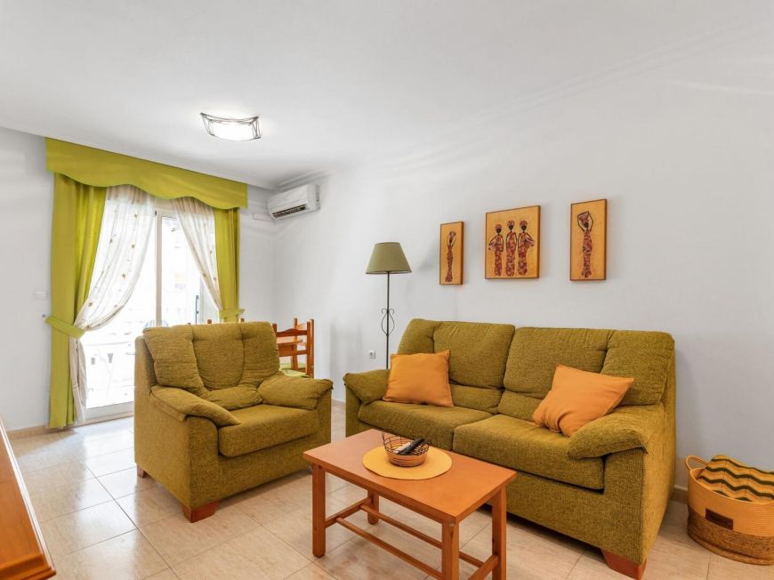 Espanha Central apartment with parking, pool and large storage room 900 m from the sea