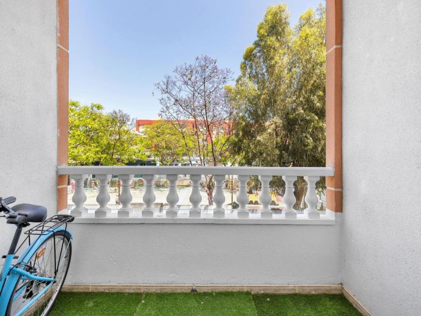 Španělsko Central Apartment in Torrevieja, 800 m from the Sea, with Communal Pool