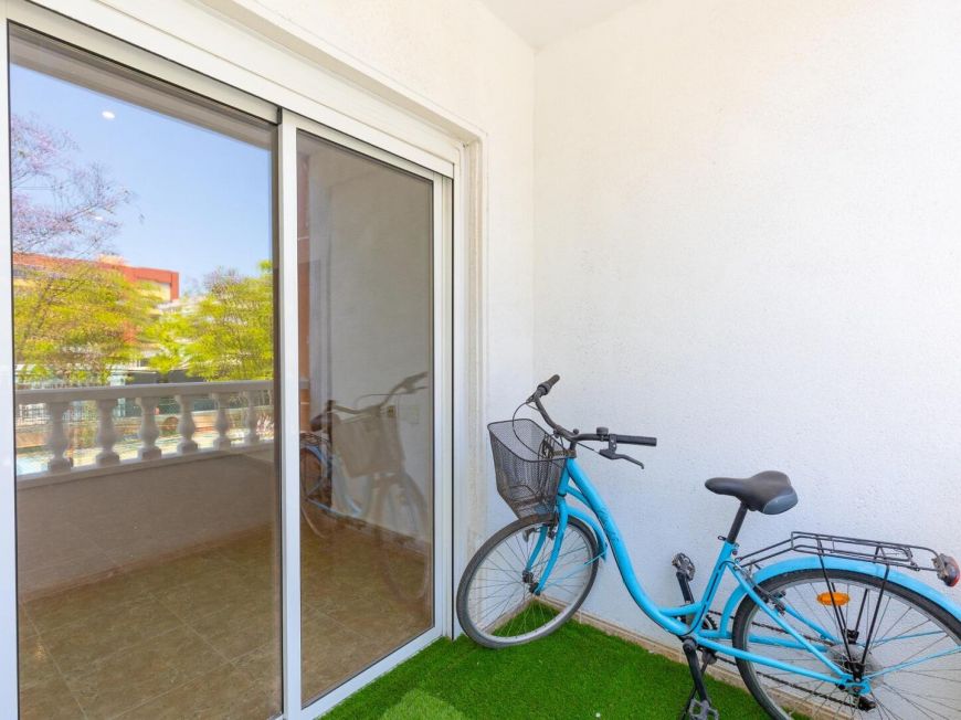 Španělsko Central Apartment in Torrevieja, 800 m from the Sea, with Communal Pool