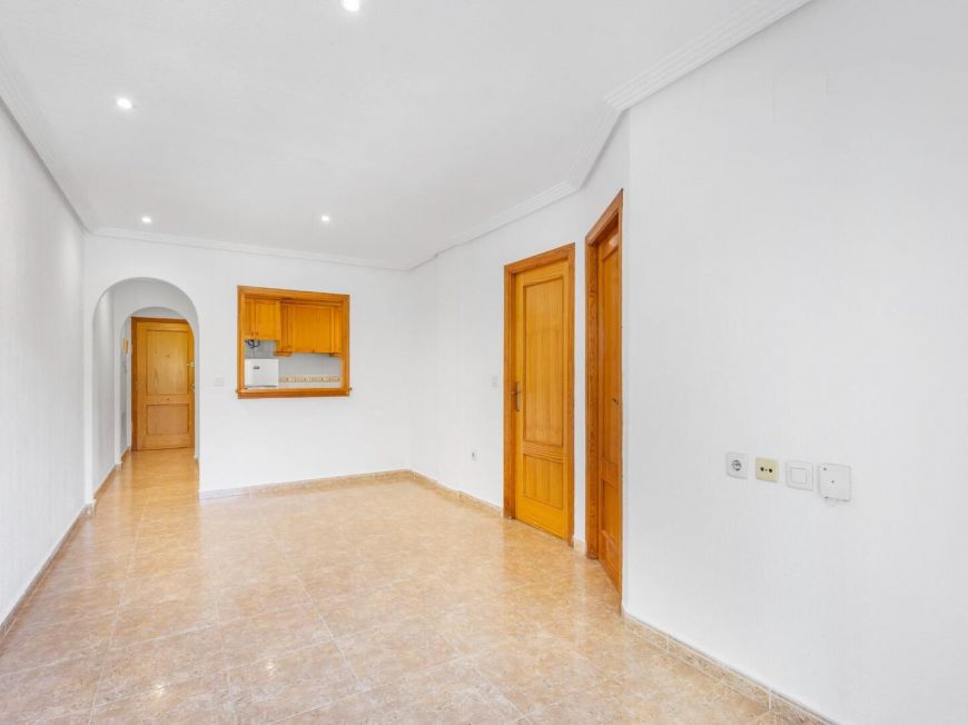 Španělsko Central Apartment in Torrevieja, 800 m from the Sea, with Communal Pool