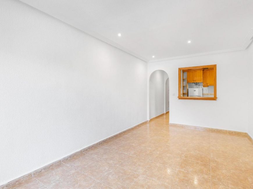 Španělsko Central Apartment in Torrevieja, 800 m from the Sea, with Communal Pool