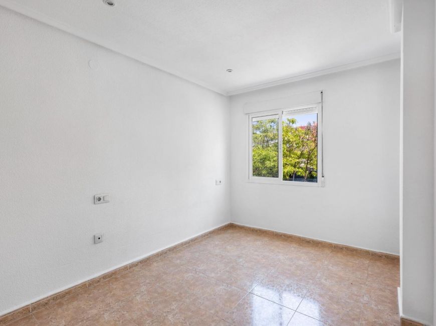 Španělsko Central Apartment in Torrevieja, 800 m from the Sea, with Communal Pool