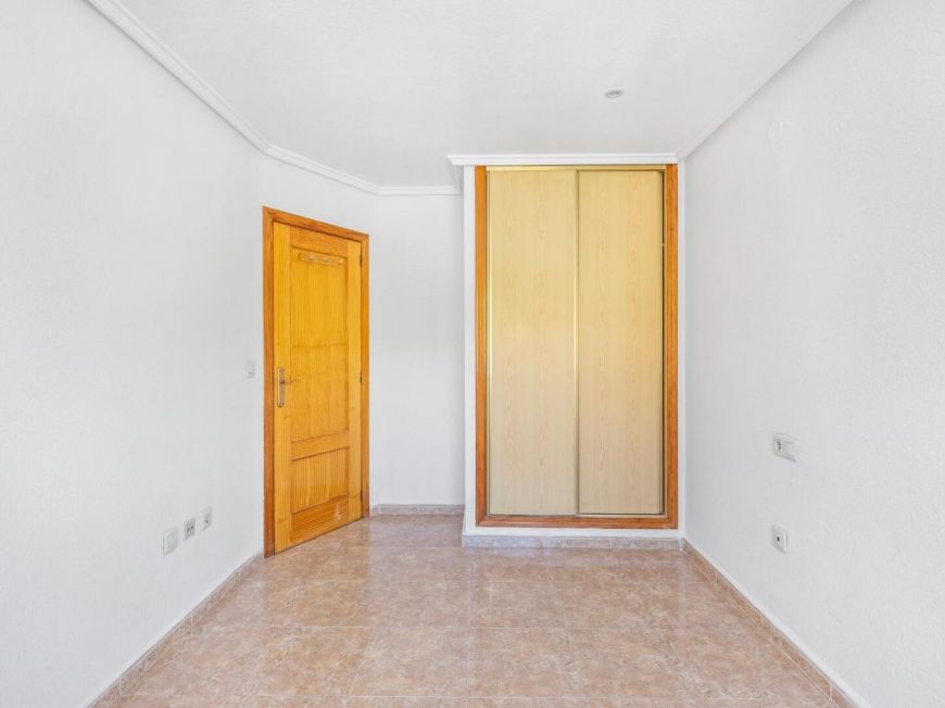 Španělsko Central Apartment in Torrevieja, 800 m from the Sea, with Communal Pool