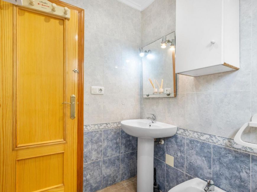 Španělsko Central Apartment in Torrevieja, 800 m from the Sea, with Communal Pool