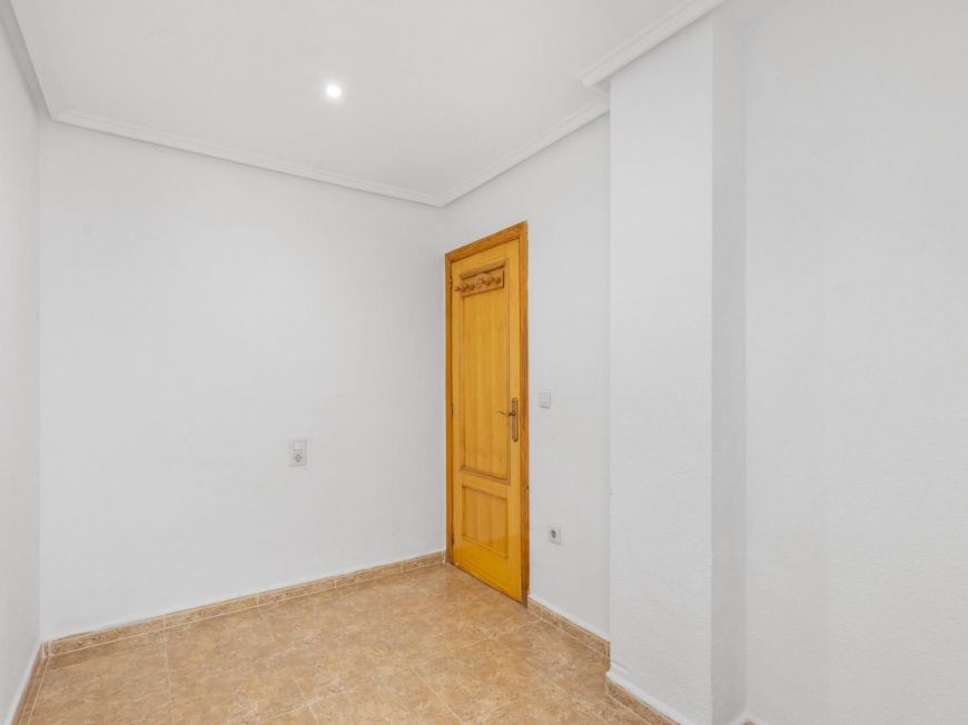 Španělsko Central Apartment in Torrevieja, 800 m from the Sea, with Communal Pool