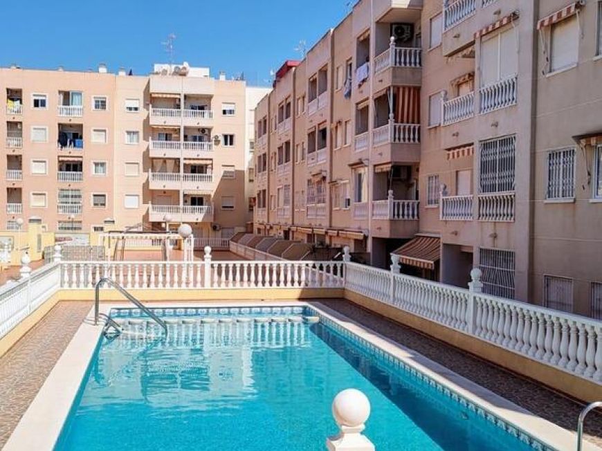 Španělsko Central Apartment in Torrevieja, 800 m from the Sea, with Communal Pool