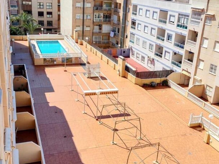 Španělsko Central Apartment in Torrevieja, 800 m from the Sea, with Communal Pool