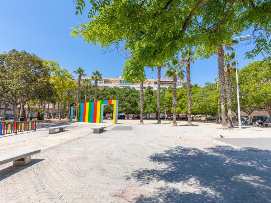 Španělsko Central Apartment in Torrevieja, 800 m from the Sea, with Communal Pool