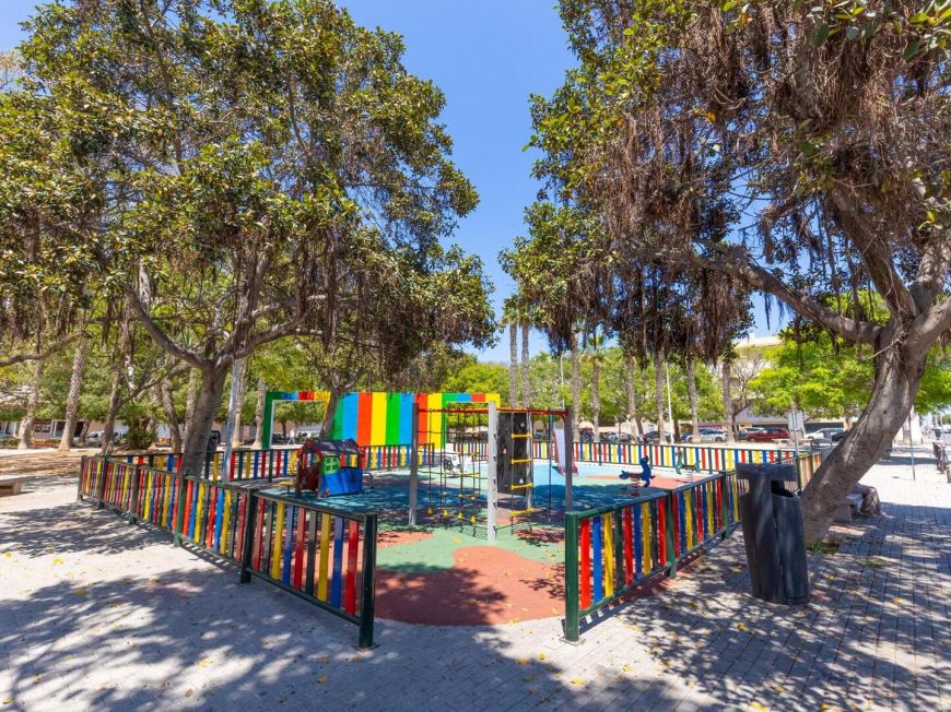 Španělsko Central Apartment in Torrevieja, 800 m from the Sea, with Communal Pool