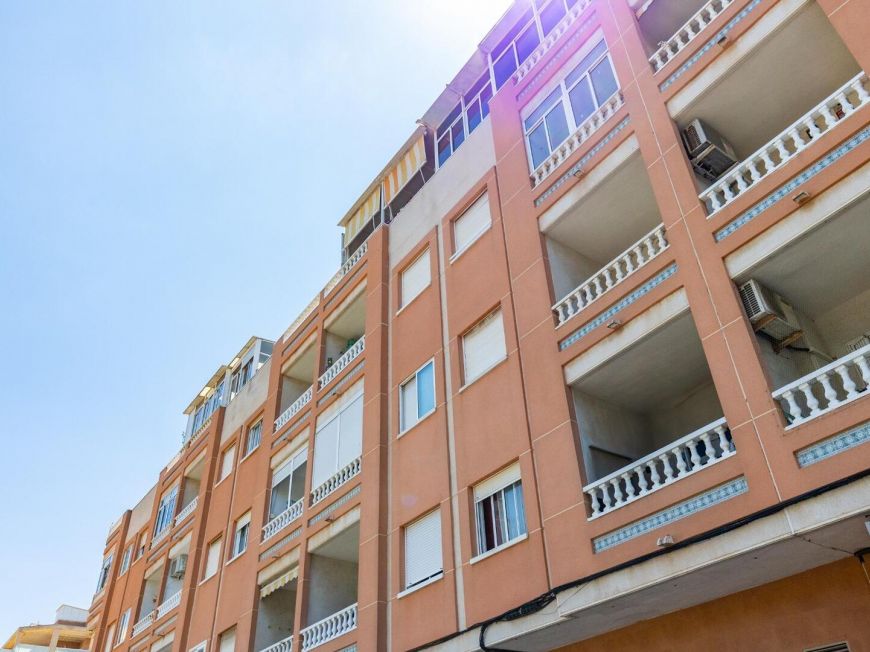 Španělsko Central Apartment in Torrevieja, 800 m from the Sea, with Communal Pool