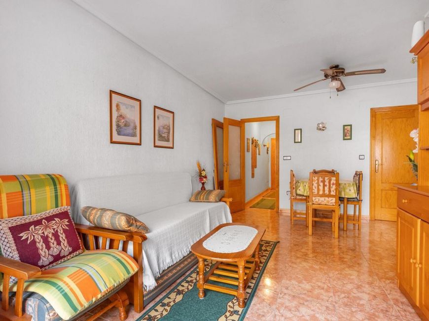 Espanha 2 bedroom opportunity with garage
