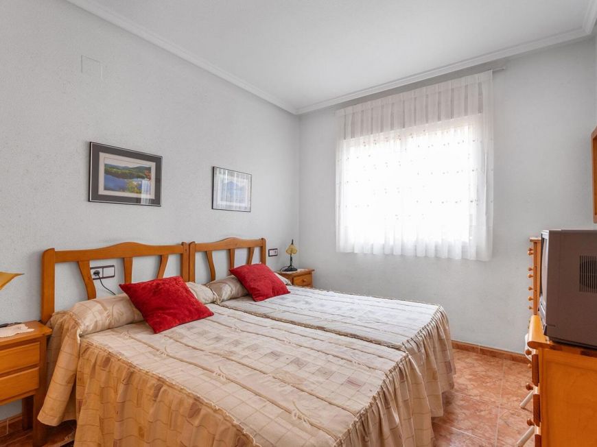 Espanha 2 bedroom opportunity with garage