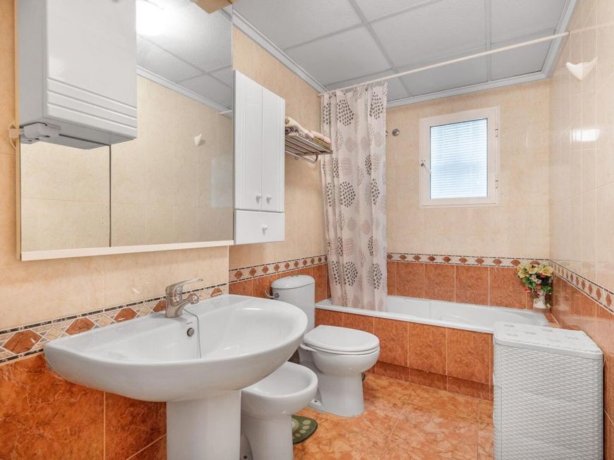 Espanha 2 bedroom opportunity with garage