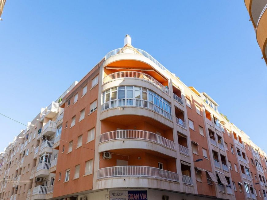 Espanha 2 bedroom opportunity with garage