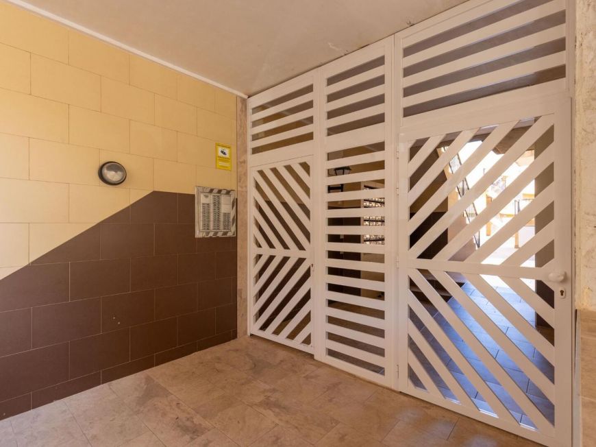 España Apartamento en planta baja 2 habitaciones con plaza de garaje cerrada incluida