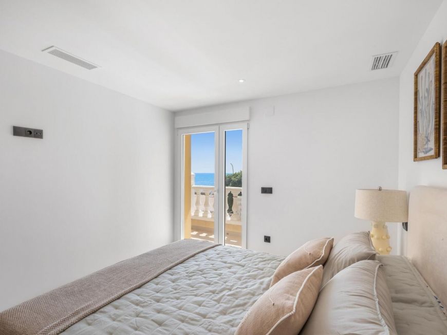 Espanha Luxury Seafront Apartment in La Mata – Fully Renovated and Move-In Ready