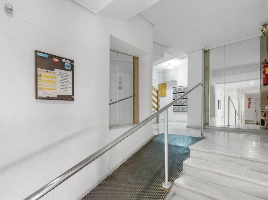 Španělsko Opportunity Playa de Los Locos 2 Bedrooms with Garage