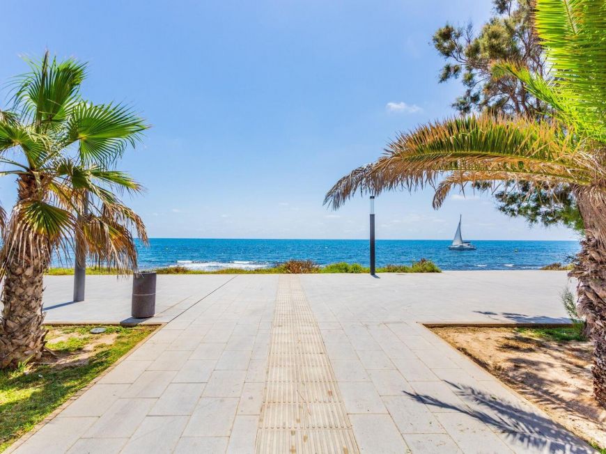 Španělsko Opportunity Playa de Los Locos 2 Bedrooms with Garage