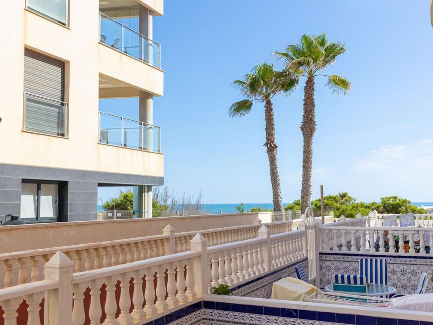 Spain Ground floor apartment with garage included, 10 meters from the sea in La Mata