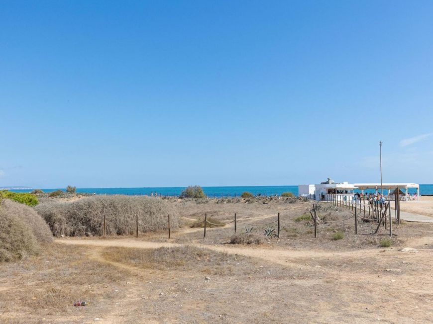 Španělsko Ground floor apartment with garage included, 10 meters from the sea in La Mata