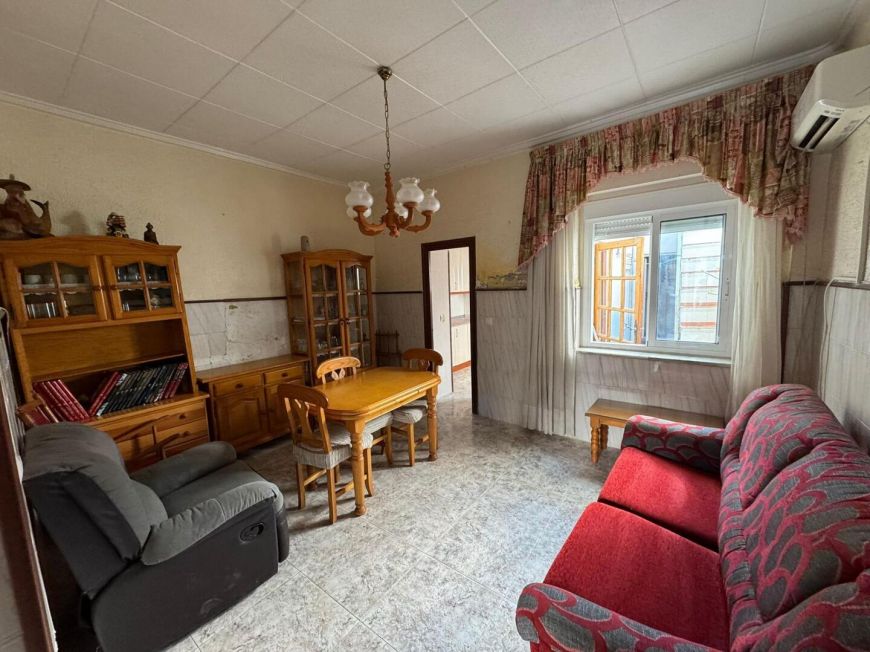 España Oportunidad Casa en el centro de Torrevieja para reformar!