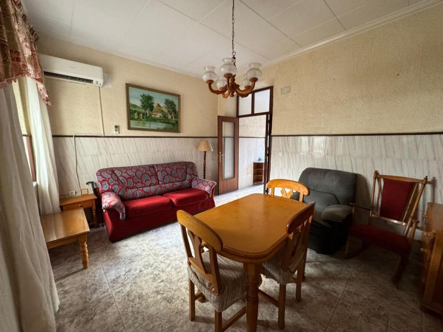 España Oportunidad Casa en el centro de Torrevieja para reformar!