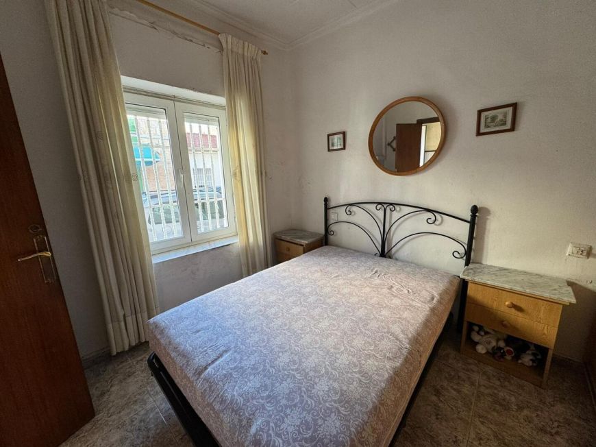 España Oportunidad Casa en el centro de Torrevieja para reformar!