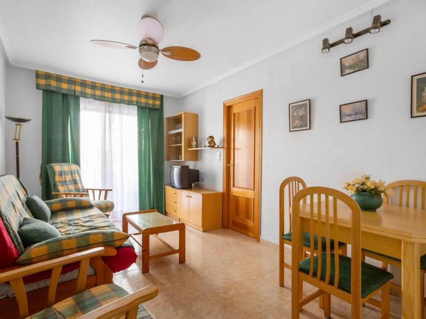 Španělsko Opportunity for a two-bedroom apartment with a pool below Habaneras near Playa del Cura
