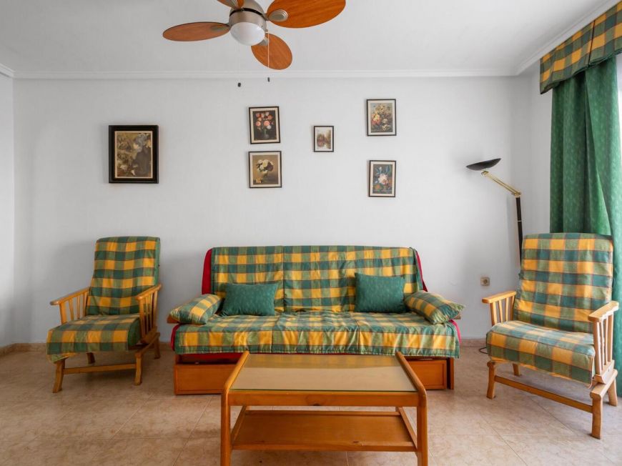 Španělsko Opportunity for a two-bedroom apartment with a pool below Habaneras near Playa del Cura